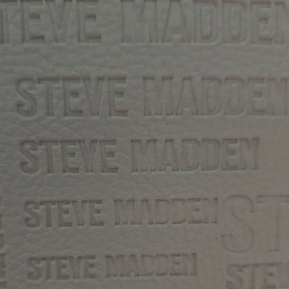 Steve Madden Embossed Pink Wristlet - Picture 4 of 10